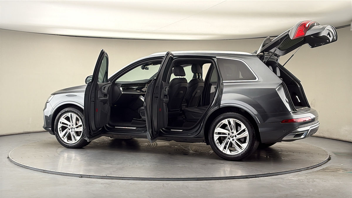 More views of Audi Q7