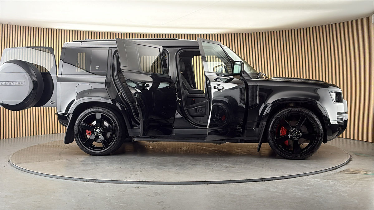 More views of Land Rover Defender 110