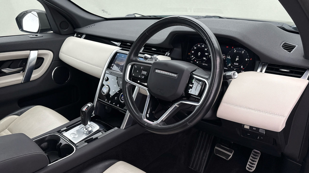 Land Rover Discovery Sport Image 5