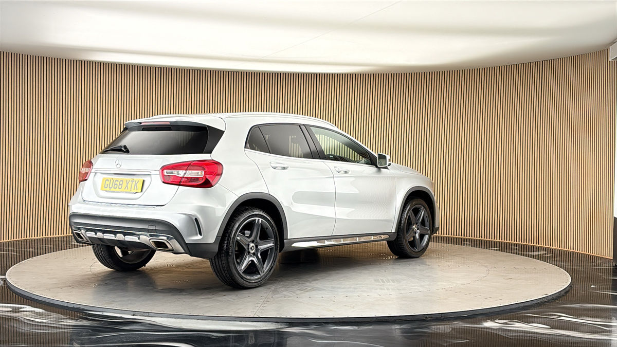 Mercedes-Benz GLA Image 21