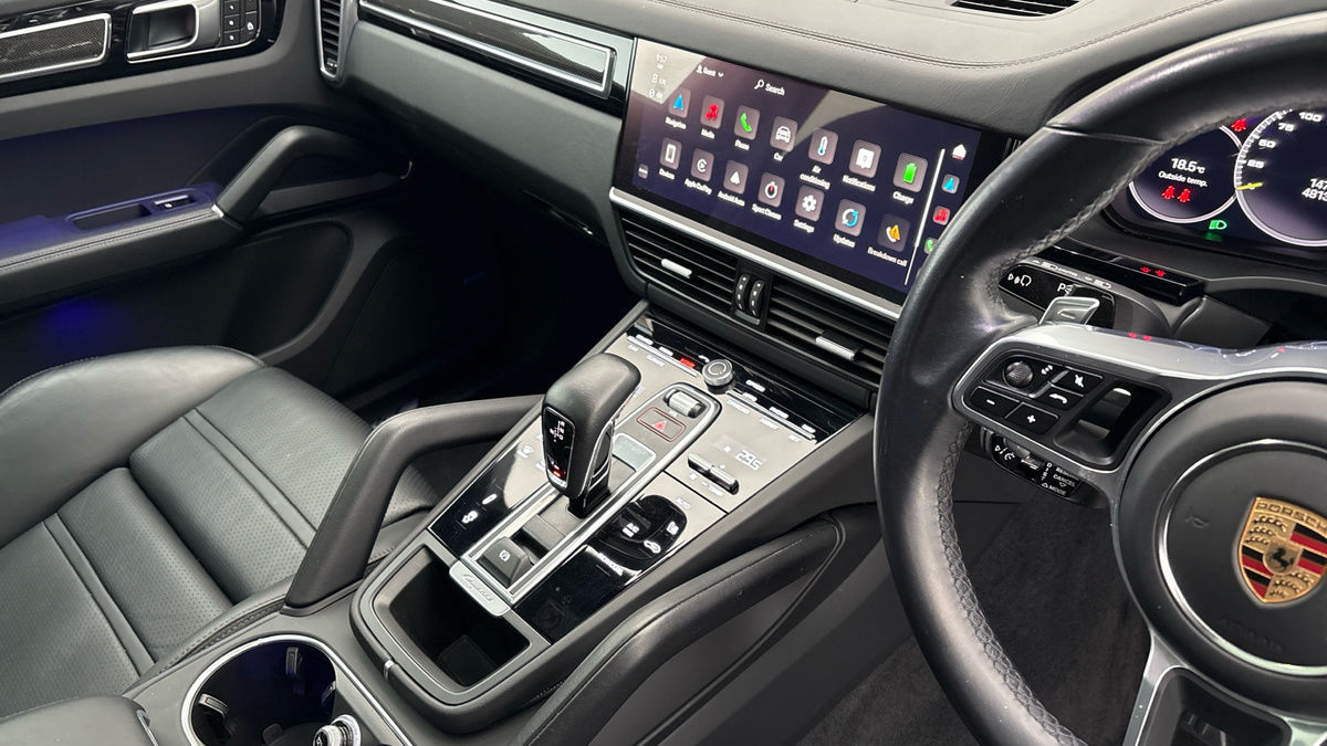 Porsche Cayenne Image 18