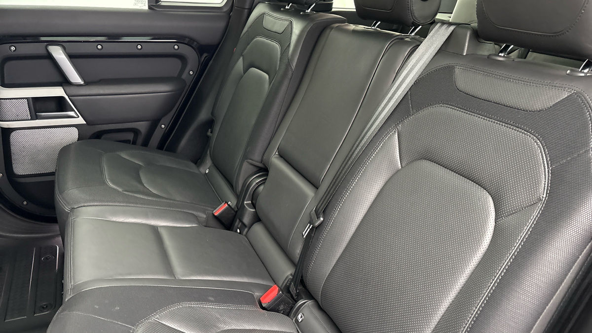 Land Rover Defender 130 Image 8