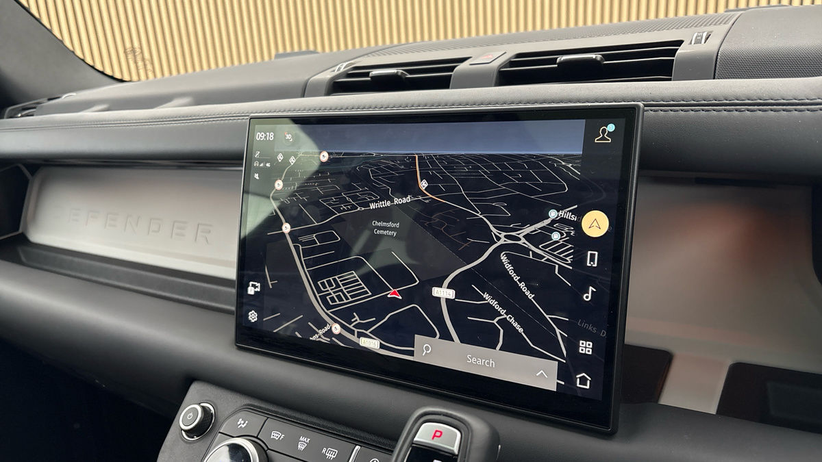 Land Rover Defender 130 Image 17