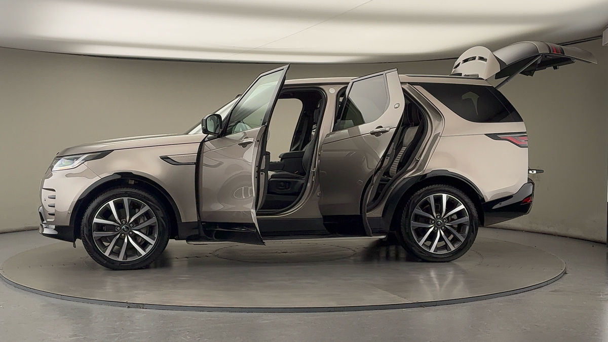 More views of Land Rover Discovery