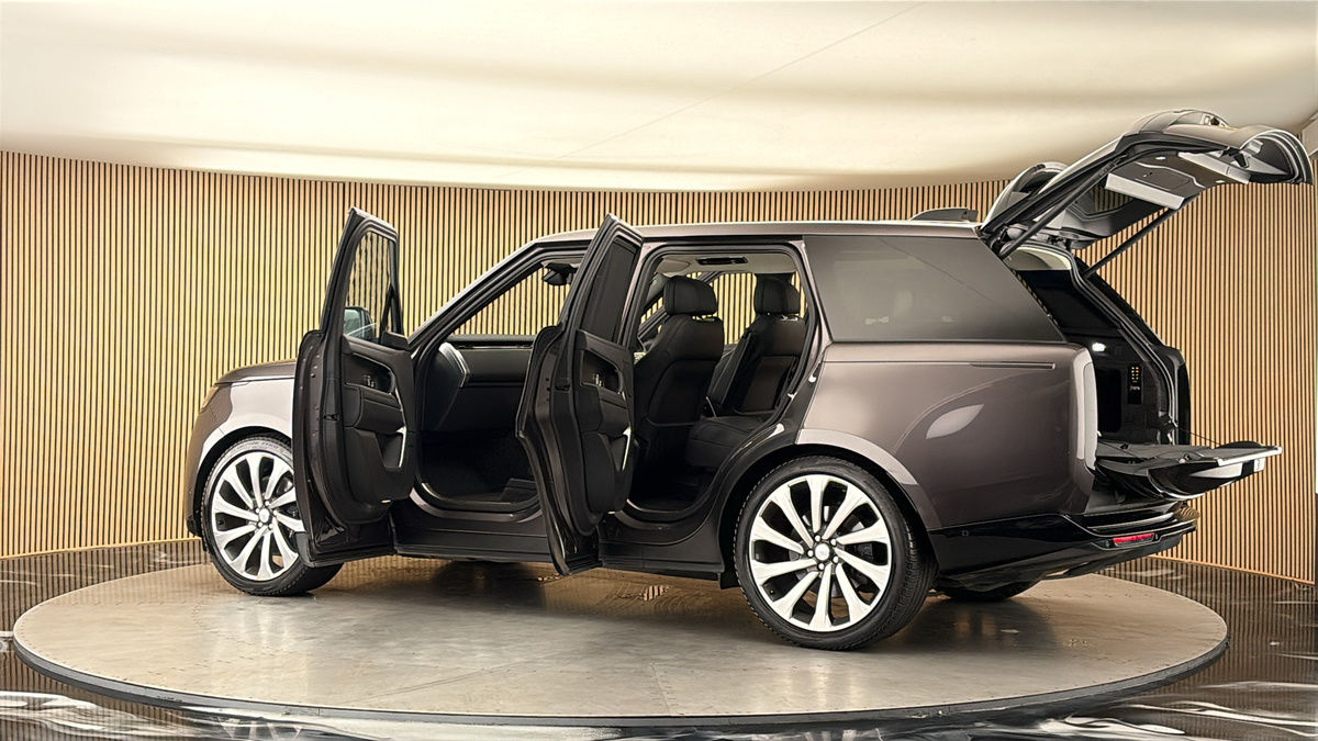 More views of Land Rover Range Rover