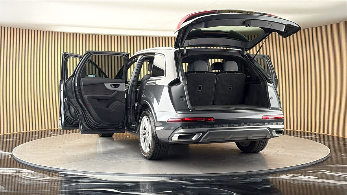 More views of Audi Q7