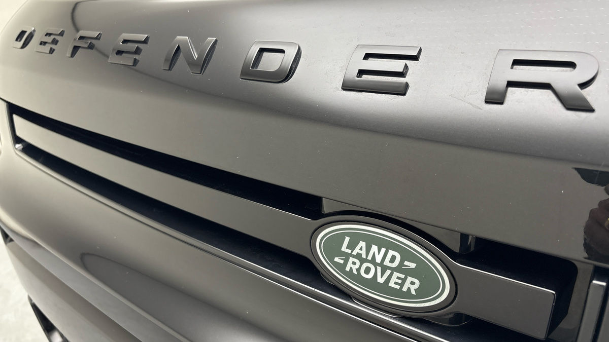 Land Rover Defender 110 Image 24