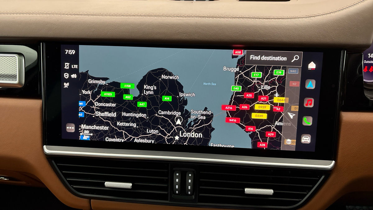 Porsche Cayenne Image 17