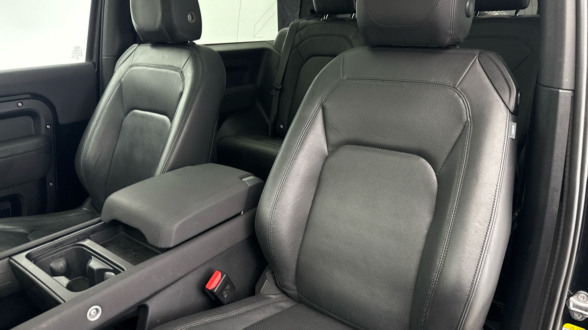 Land Rover Defender 90 Image 7