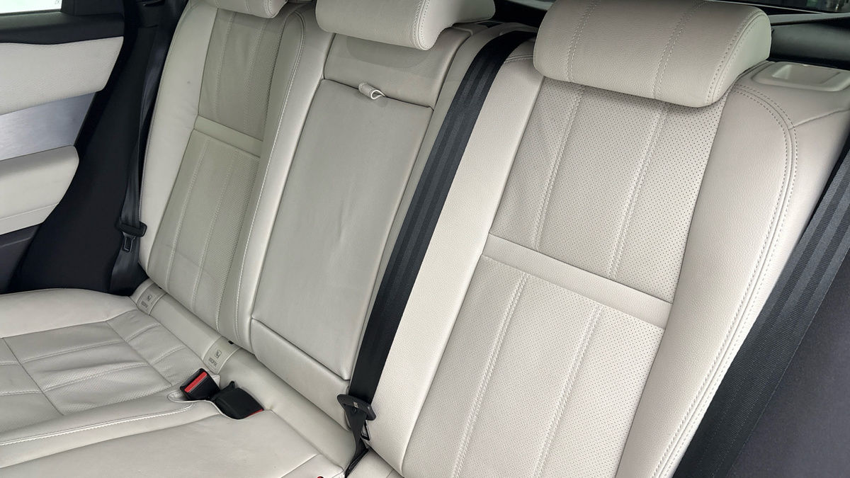 Land Rover Range Rover Velar Image 8