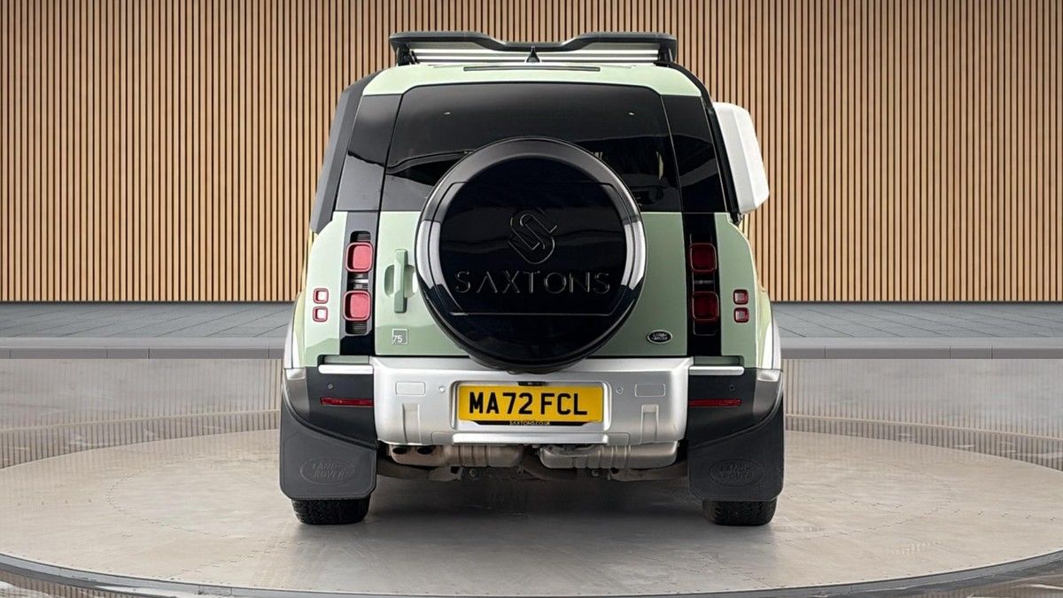 Land Rover Defender 110 Image 4