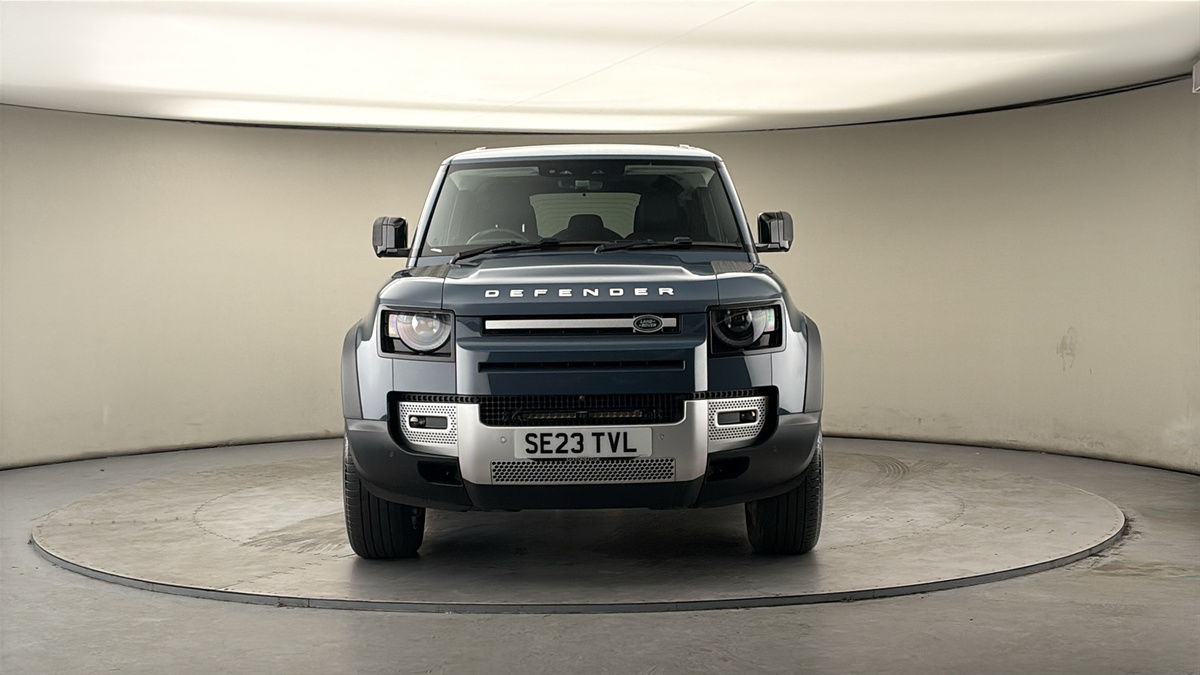 Land Rover Defender 110 Image 3