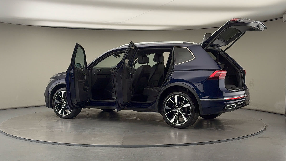 More views of Volkswagen Tiguan Allspace