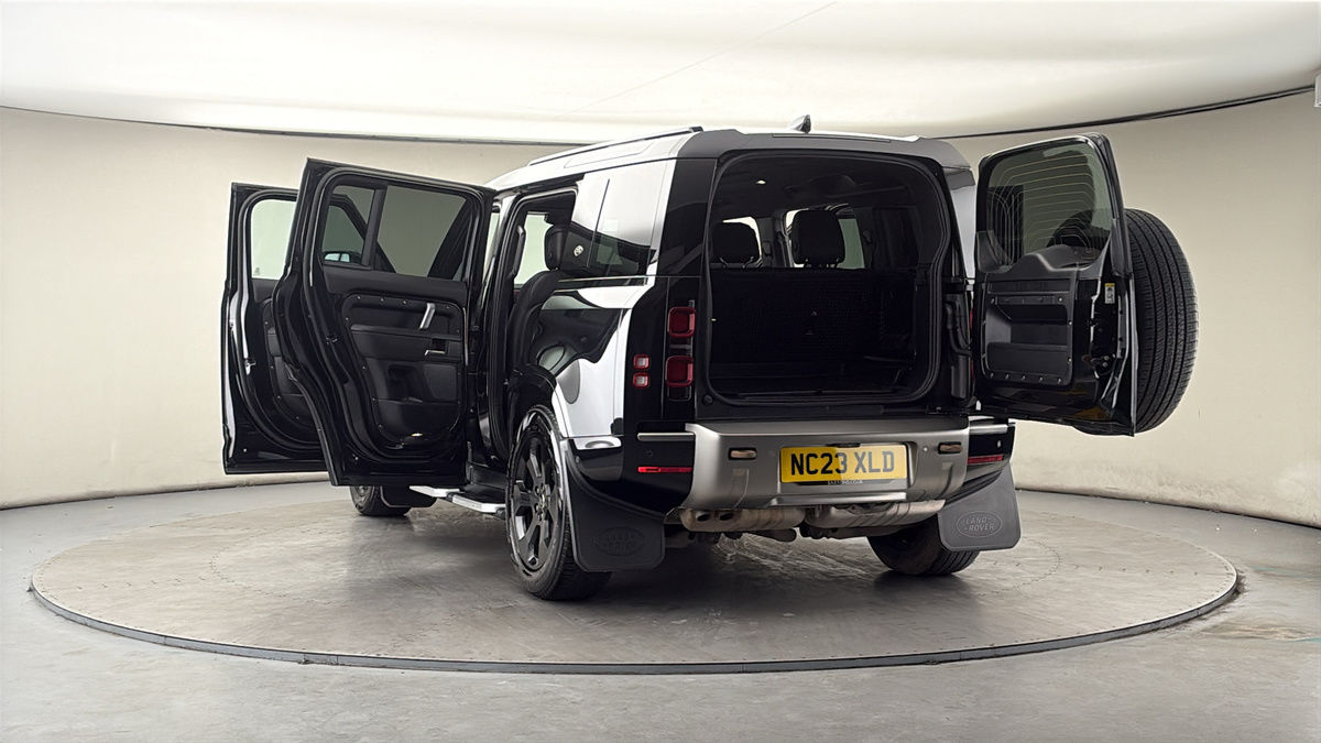 More views of Land Rover Defender 110