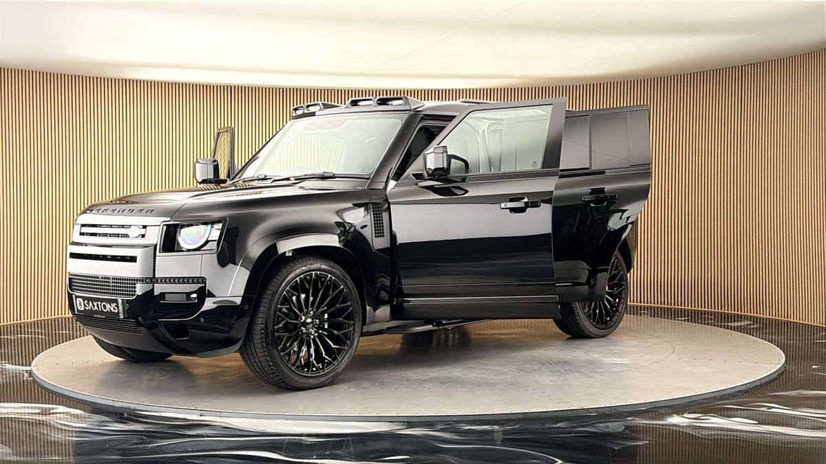 Land Rover Defender 110 Image 22