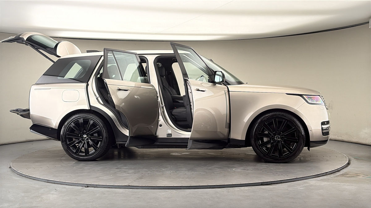 More views of Land Rover Range Rover