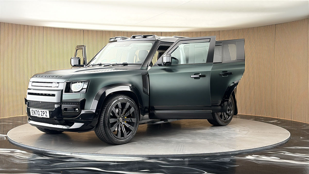 Land Rover Defender 110 Image 22