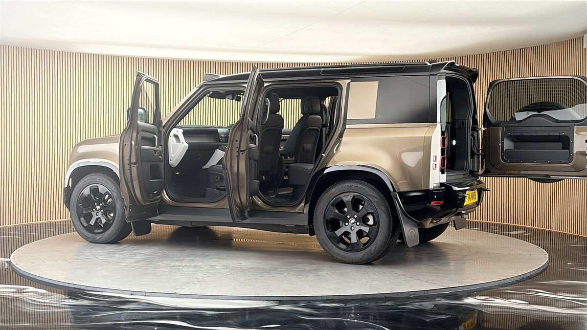 More views of Land Rover Defender 110