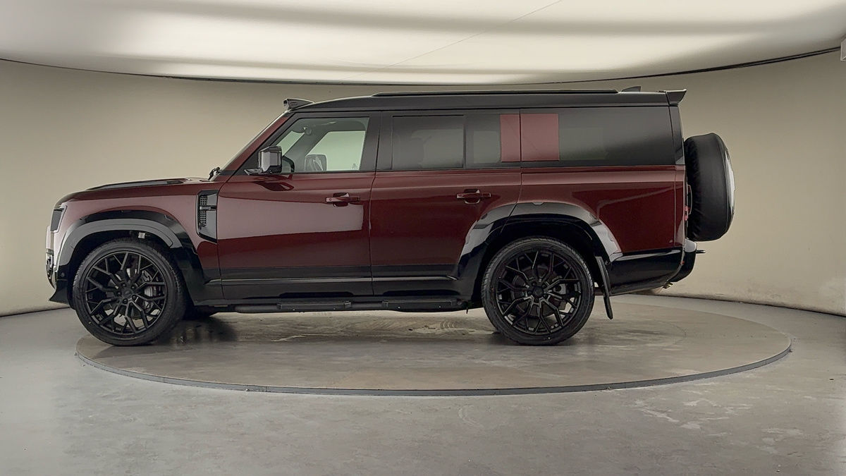 Land Rover Defender 130 Urban Image 15