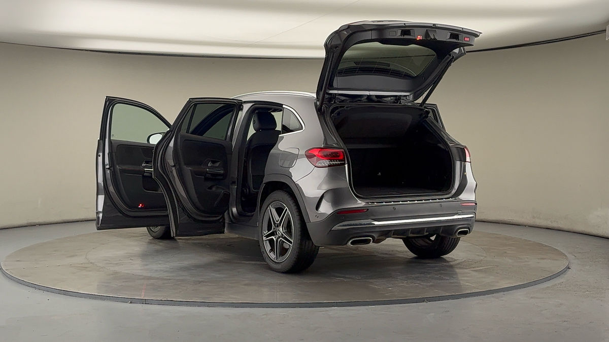 Mercedes-Benz GLA Image 23