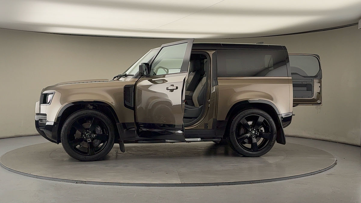 More views of Land Rover Defender 90