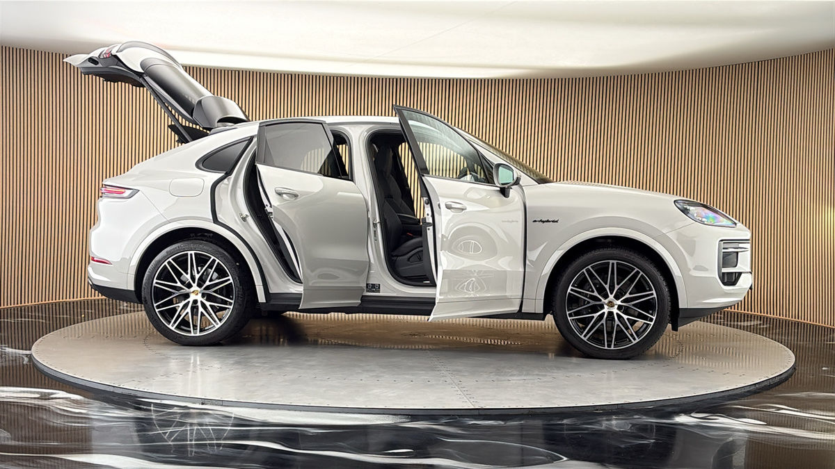 More views of Porsche Cayenne