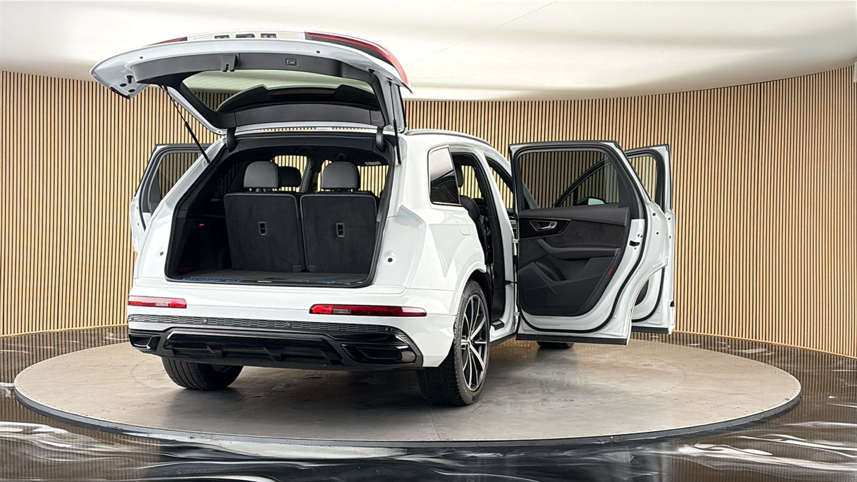 More views of Audi Q7