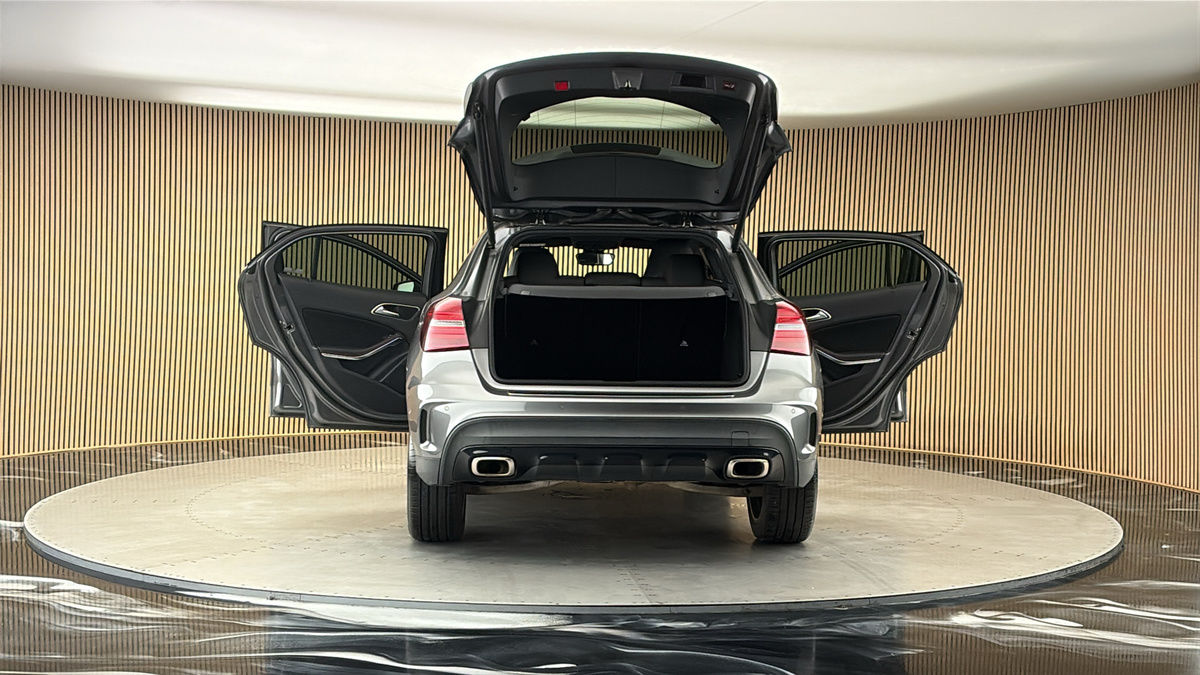 More views of Mercedes-Benz GLA