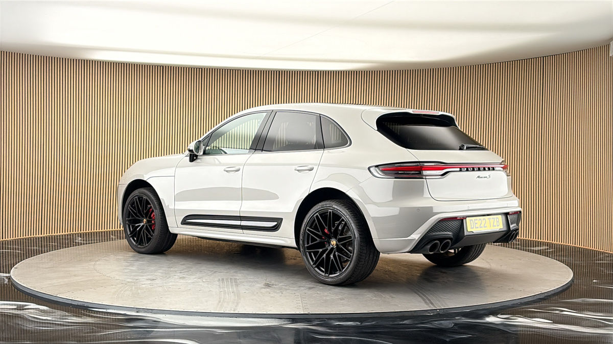 More views of Porsche Macan