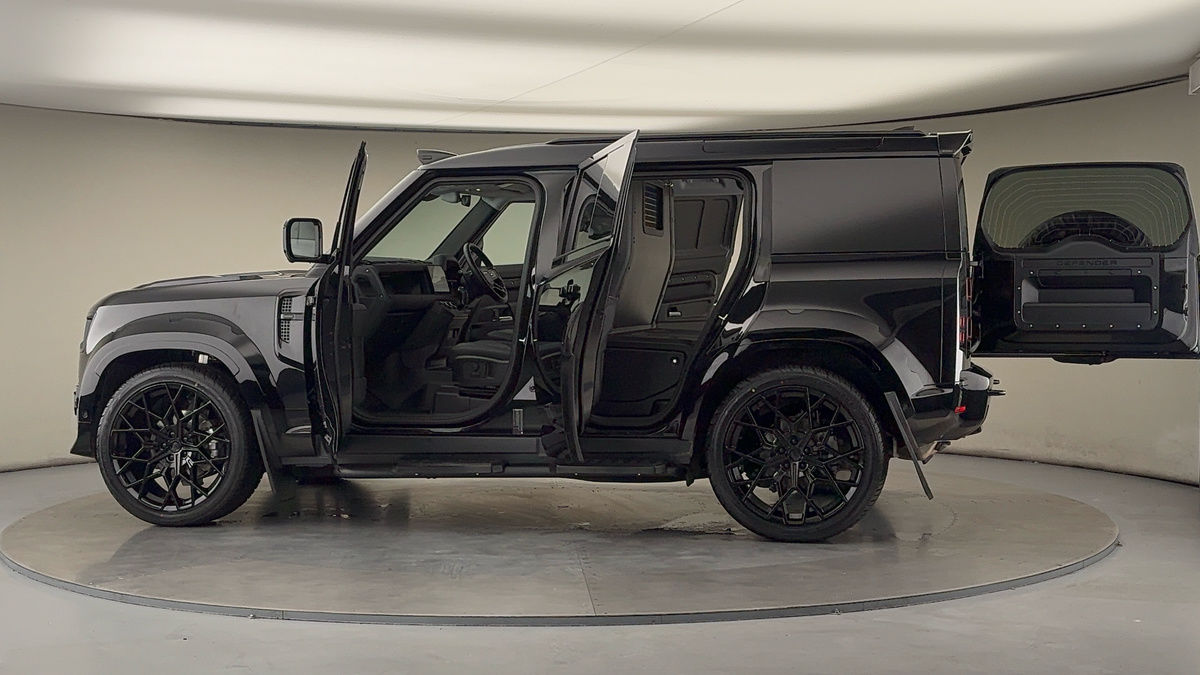 More views of Land Rover Defender 110