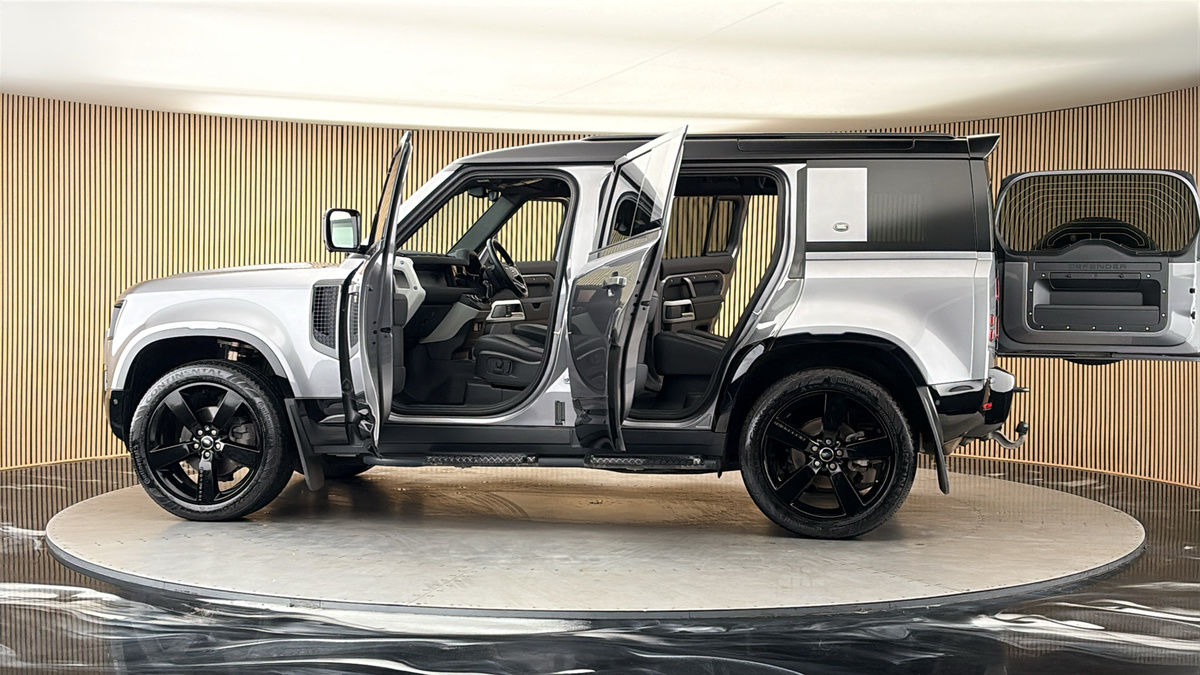 More views of Land Rover Defender 110