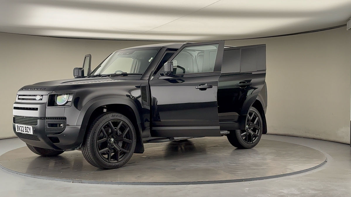 Land Rover Defender 110 Image 22