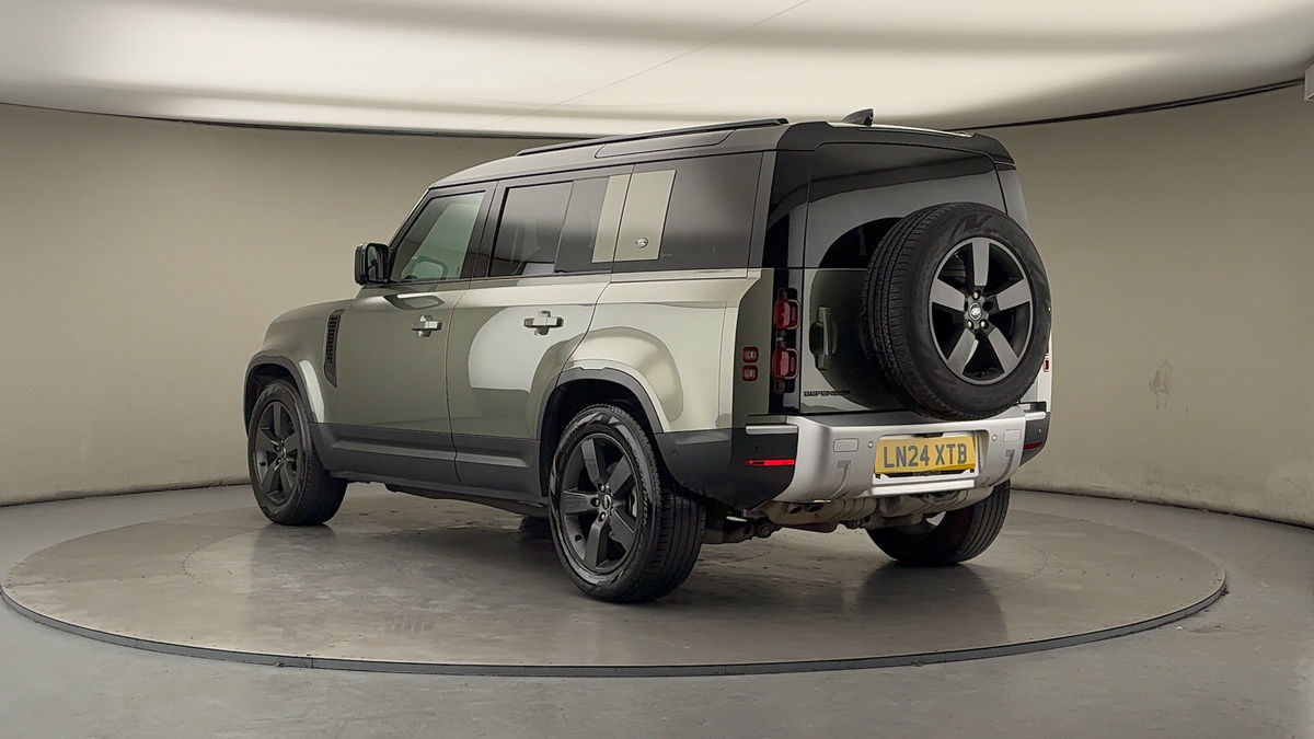 Land Rover Defender 110 Image 2