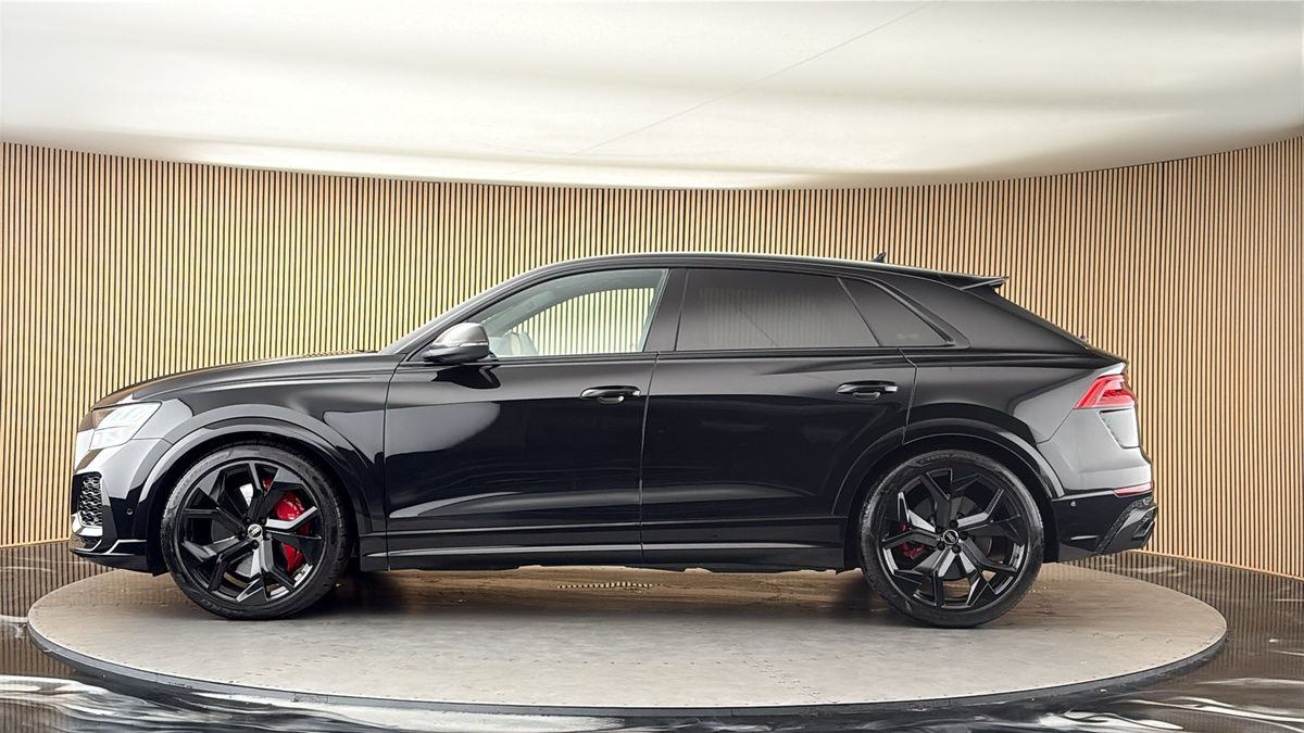 Audi RSQ8 Image 15