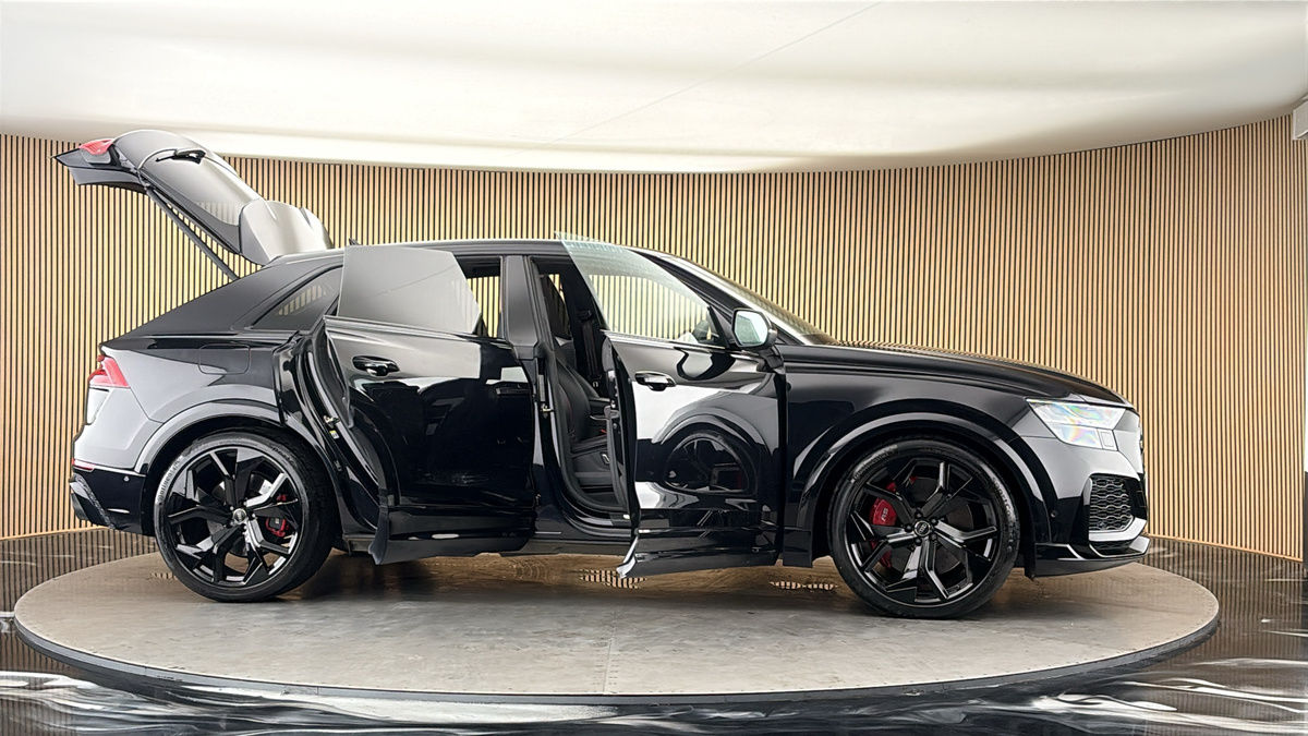 More views of Audi RSQ8