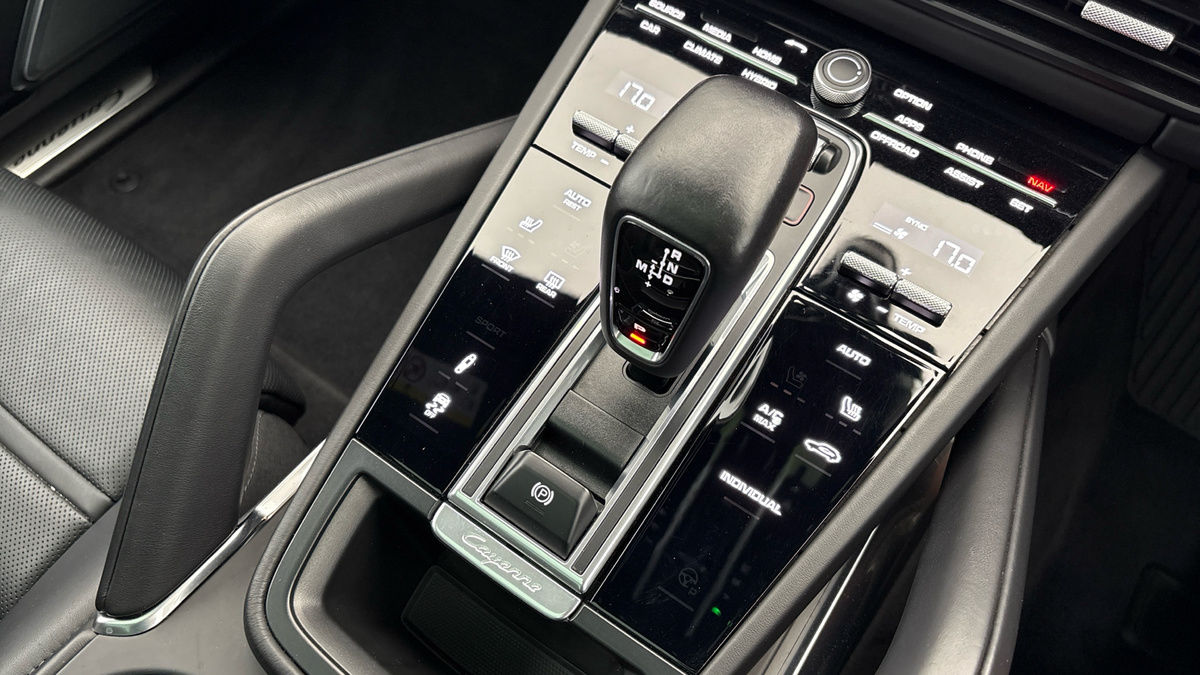 Porsche Cayenne Image 25