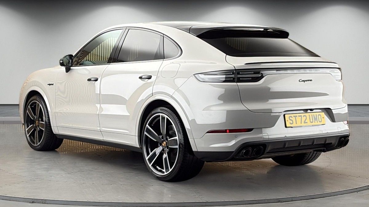 Porsche Cayenne Image 2