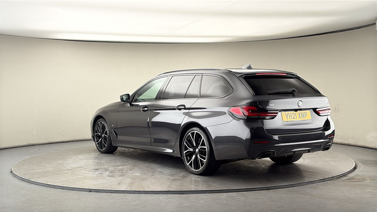 BMW 5 Series Image 2
