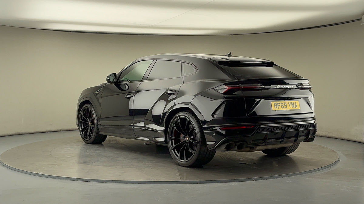 Lamborghini Urus Image 2