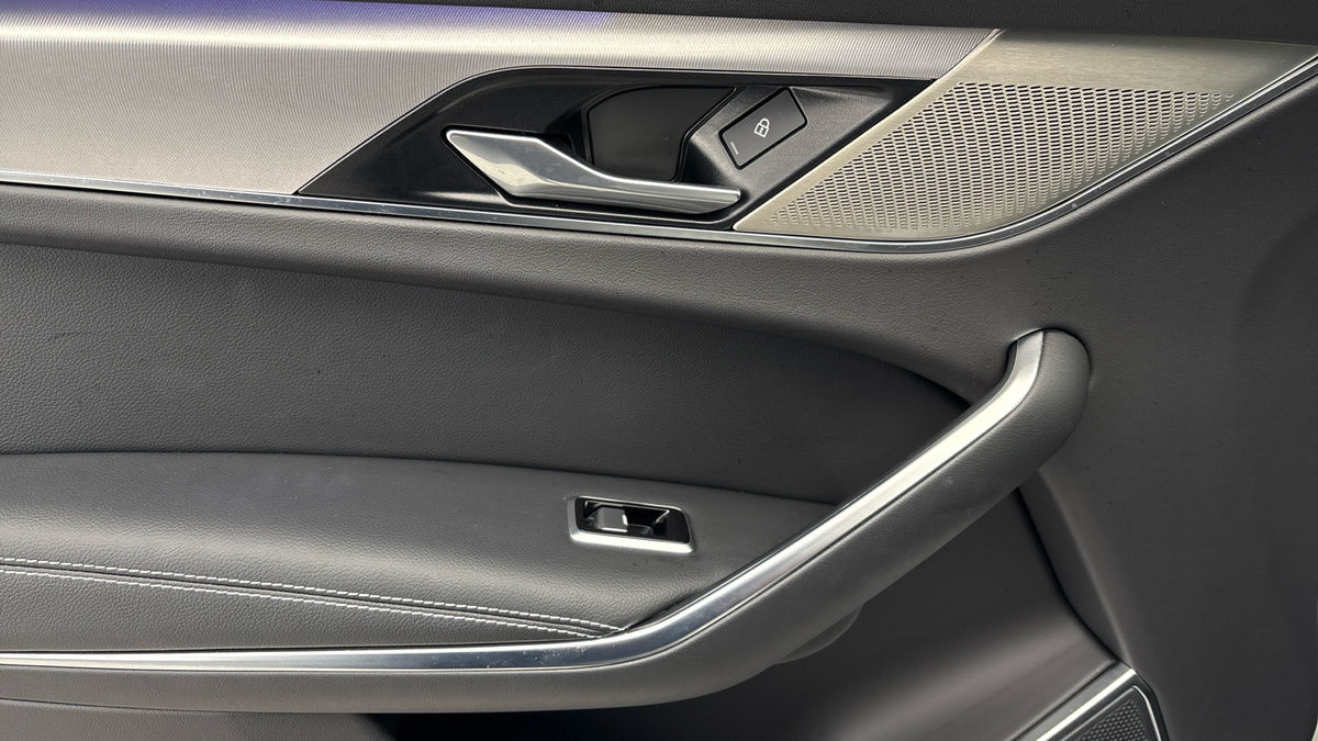 Jaguar F-PACE Image 19