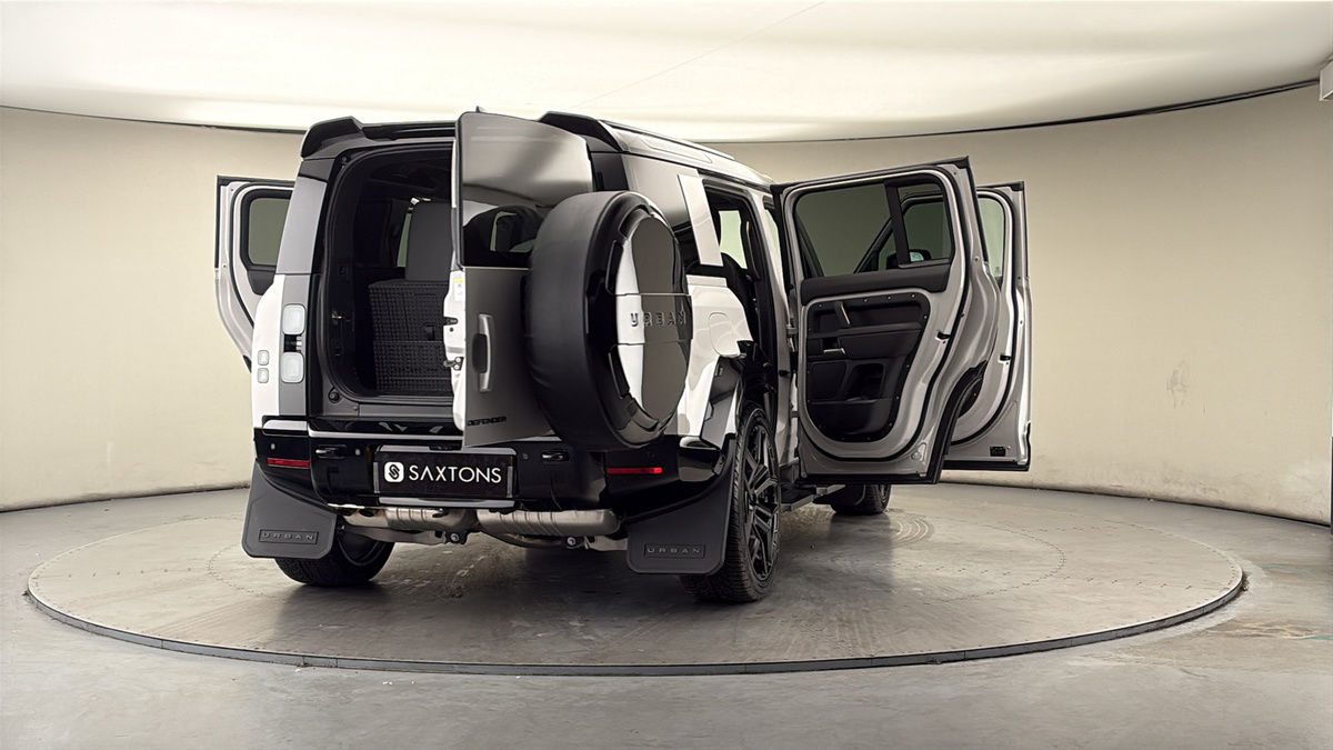 More views of Land Rover Defender 110