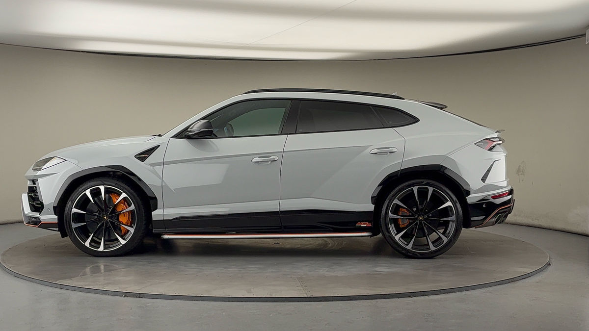 Lamborghini Urus Image 15