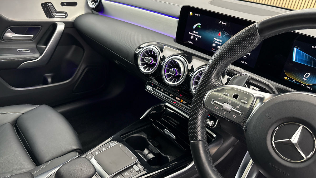 Mercedes-Benz CLA Image 18