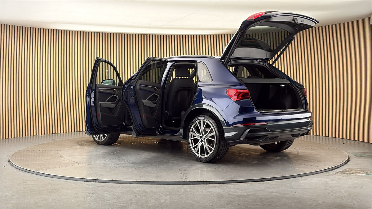 More views of Audi Q3