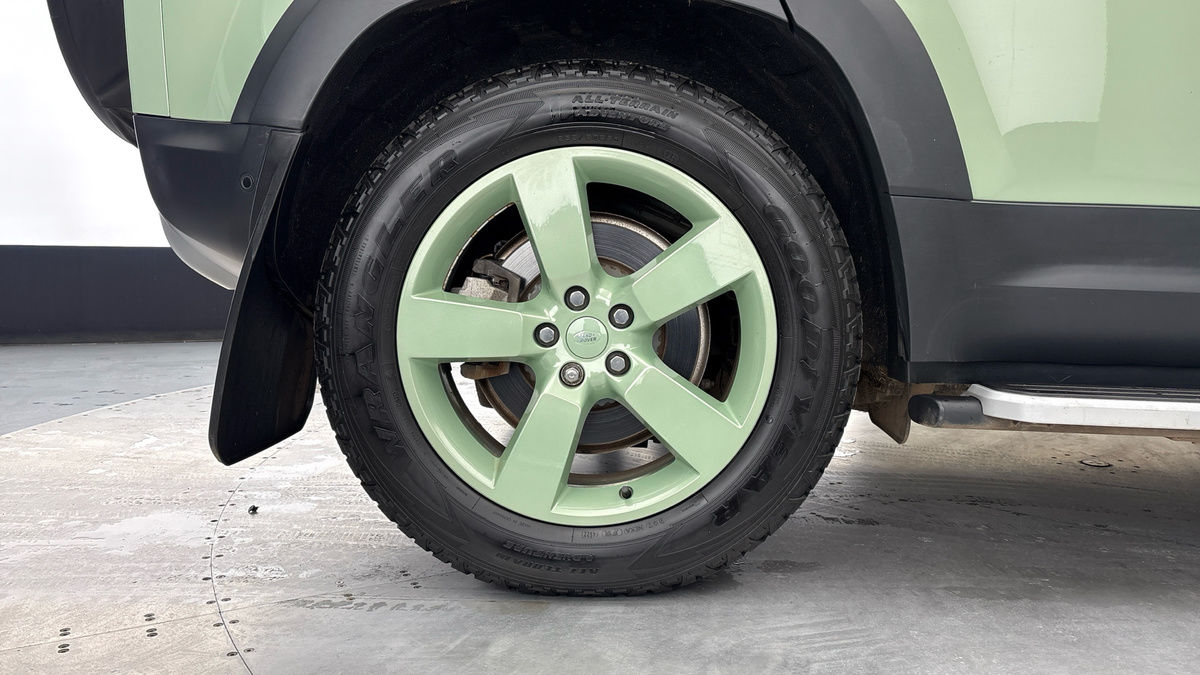 Land Rover Defender 110 Image 10