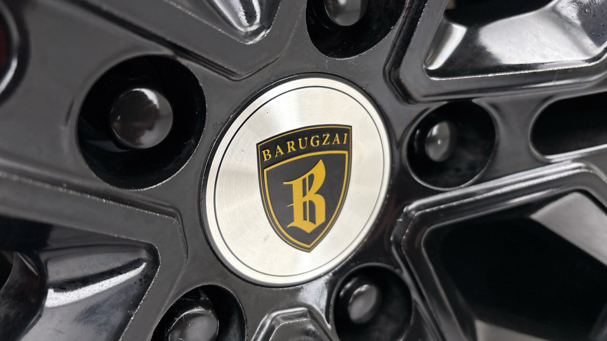 Land Rover Defender 110 Image 26