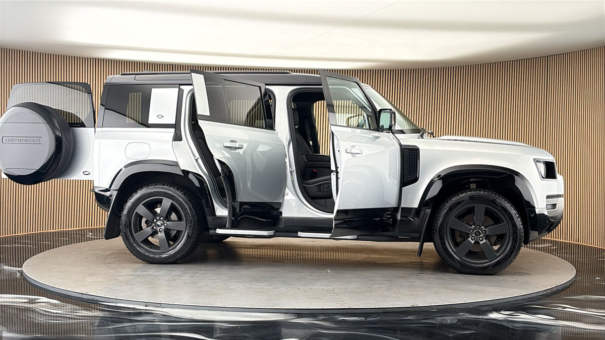 More views of Land Rover Defender 110