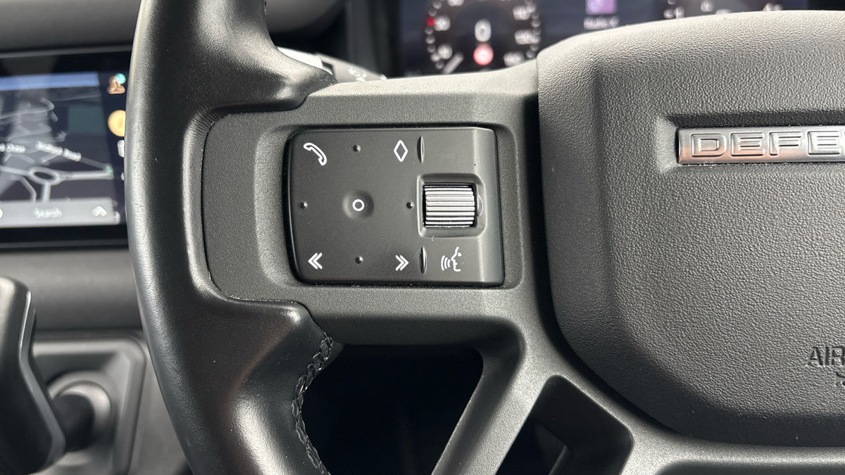 Land Rover Defender 110 Image 13