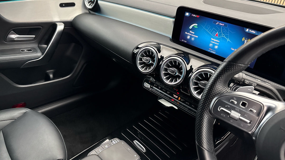 Mercedes-Benz CLA Image 18