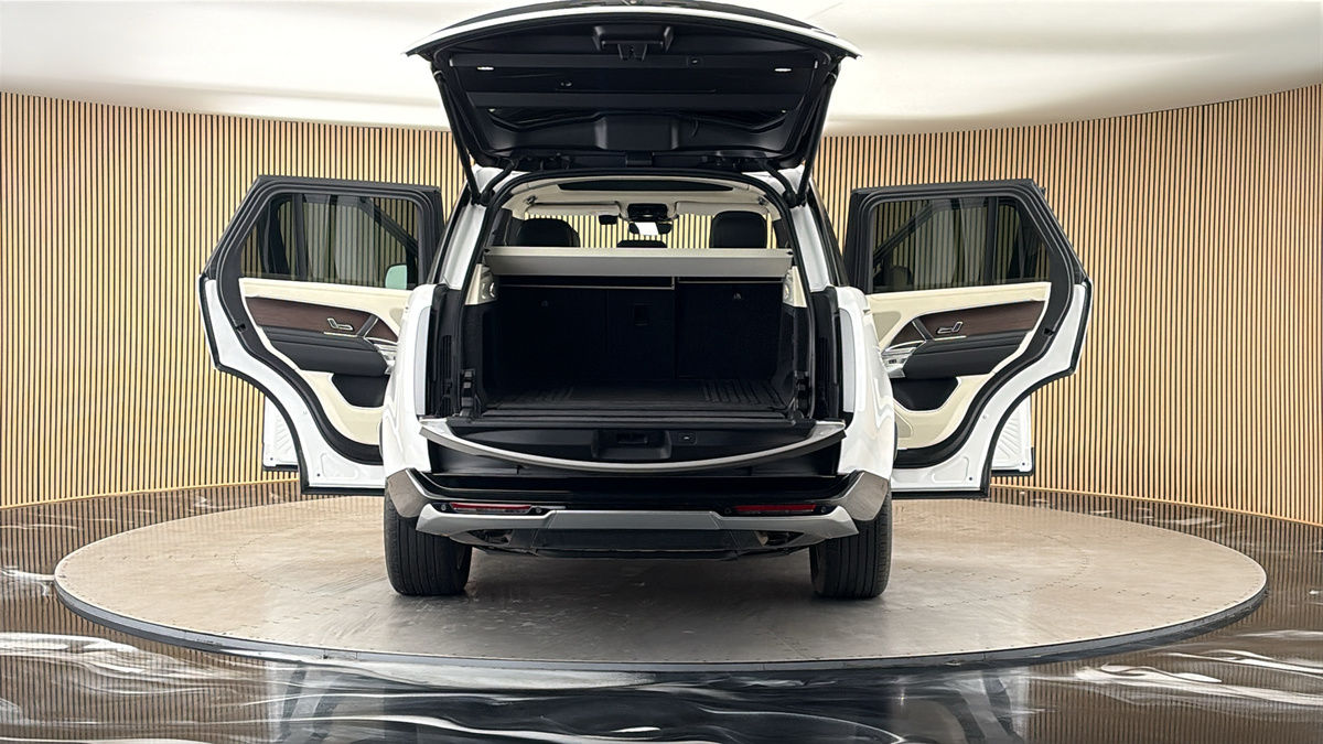More views of Land Rover Range Rover